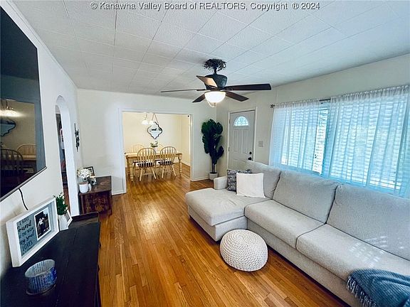 5th image of 851 Lincoln Dr