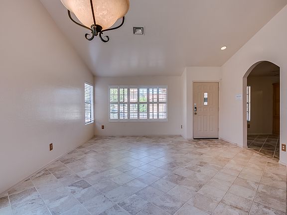3rd image of 5257 E Glencove Cir