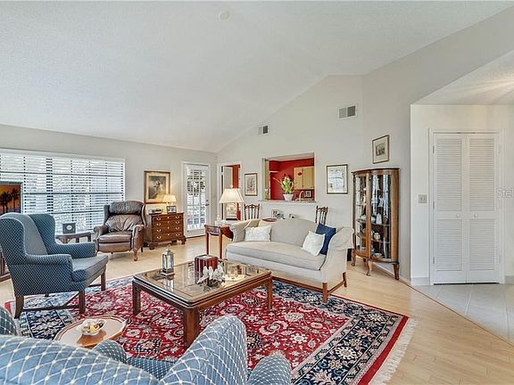 4th image of 384 N Winsome Ct