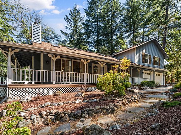 3rd image of 485 Surrey Dr