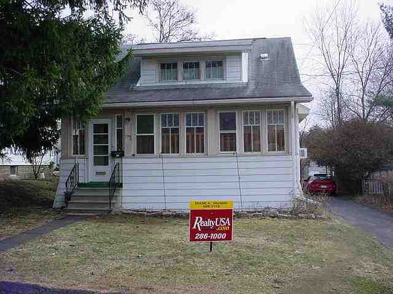 2nd image of 258 HUDSON Avenue