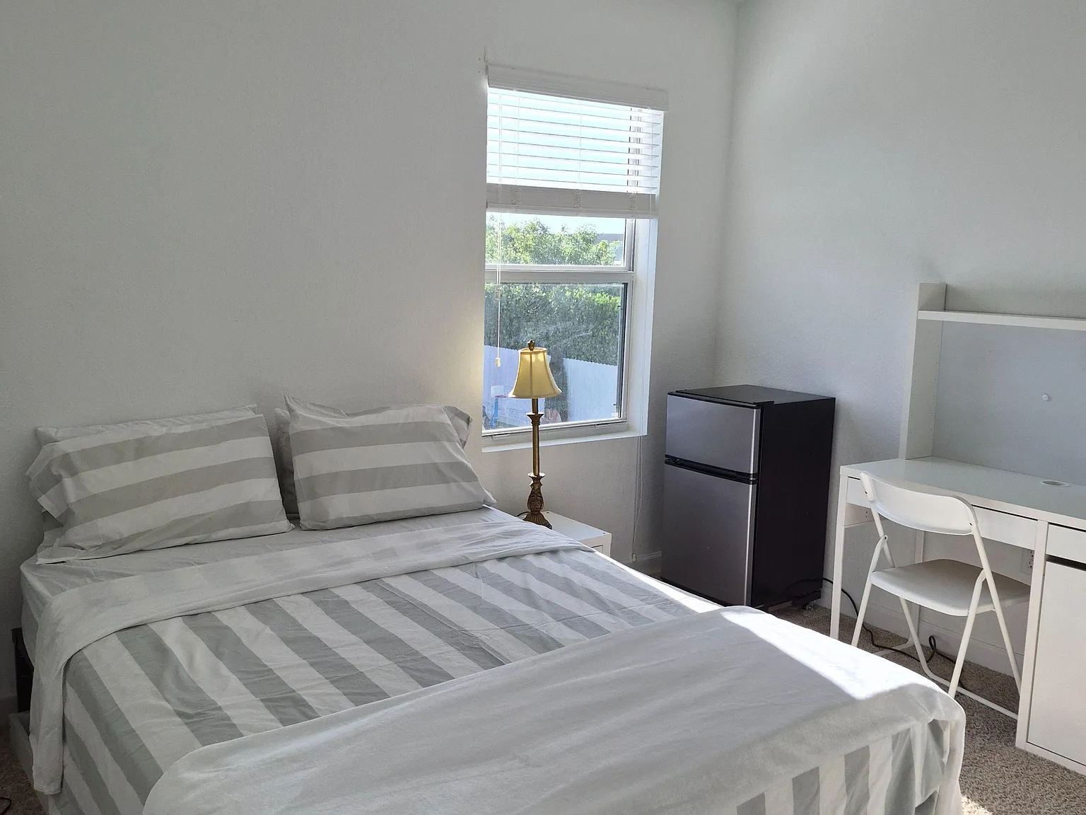 3 bed, 1.0 bath, 2944 sqft, $1,230 — Photo 1