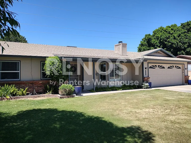 2124 N Lazona Dr — Photo 1