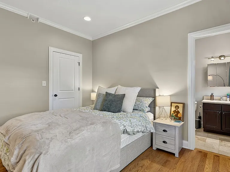 Hinman Court Condos — Photo 38