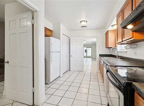 5th image of 2526 Caswell Ln
