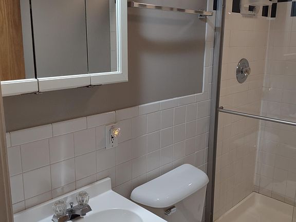 4th image of 2219 W Homer St APT G