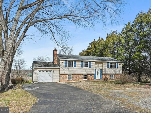 10614 Cavalcade St, Great Falls, VA 22066