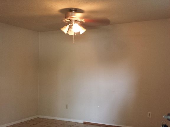 3rd image of 212 Harvard Ct