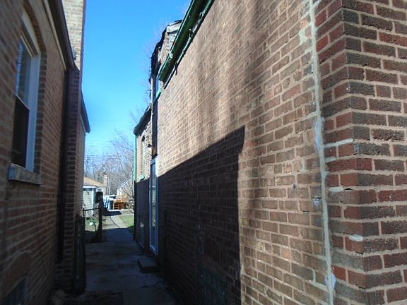 3rd image of 10338 S Oglesby Ave