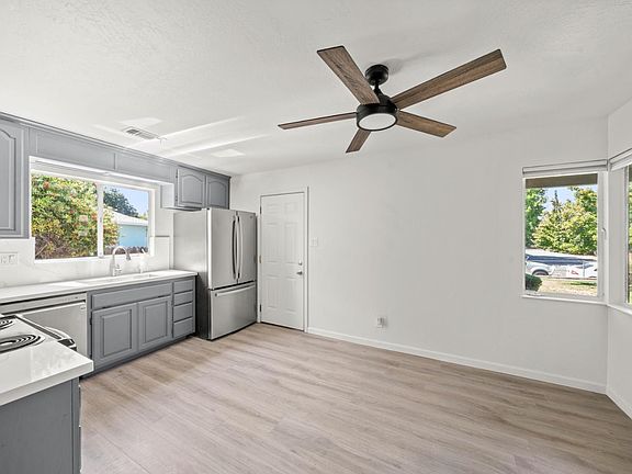 4th image of 3255 Laurelhurst Dr