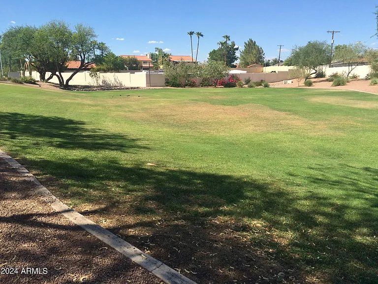 1543 N La Rosa Dr — Photo 17