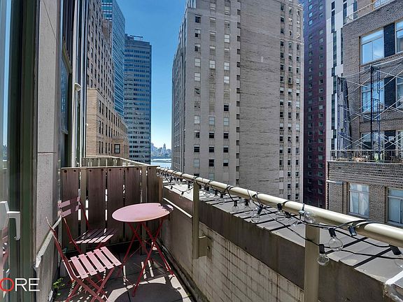 2nd image of 99 John St APT 1111