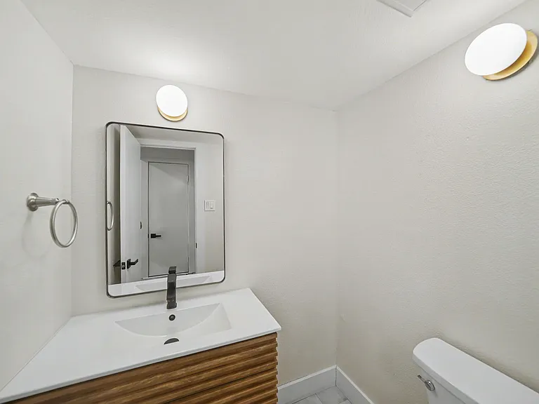 2709 Oak Cir — Photo 26
