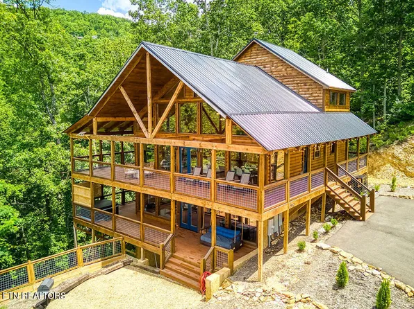 2942 Redtail Rd, Sevierville, TN 37862