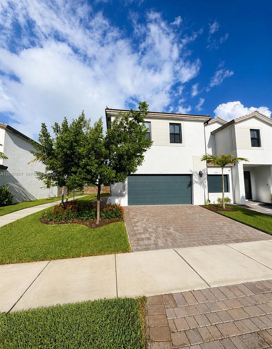 3 bed, 2.5 bath, 1812 sqft, $3,890 — Photo 1