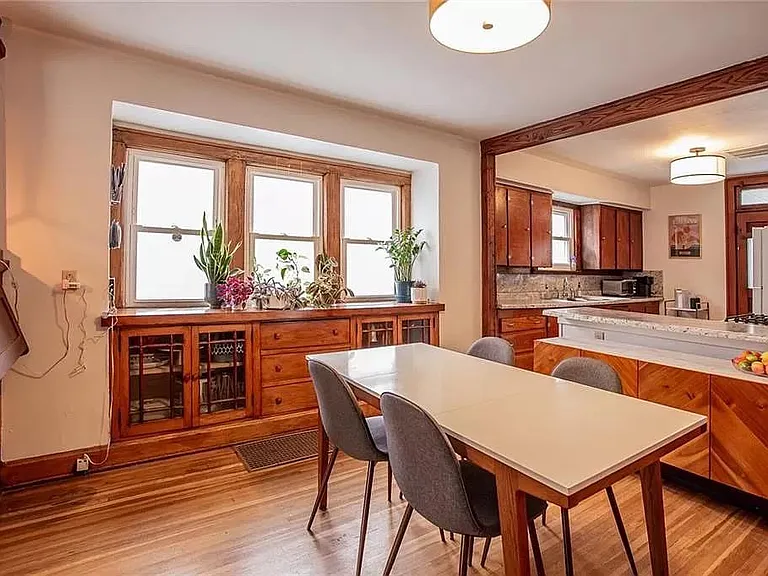 340 N Brighton Ave — Photo 4