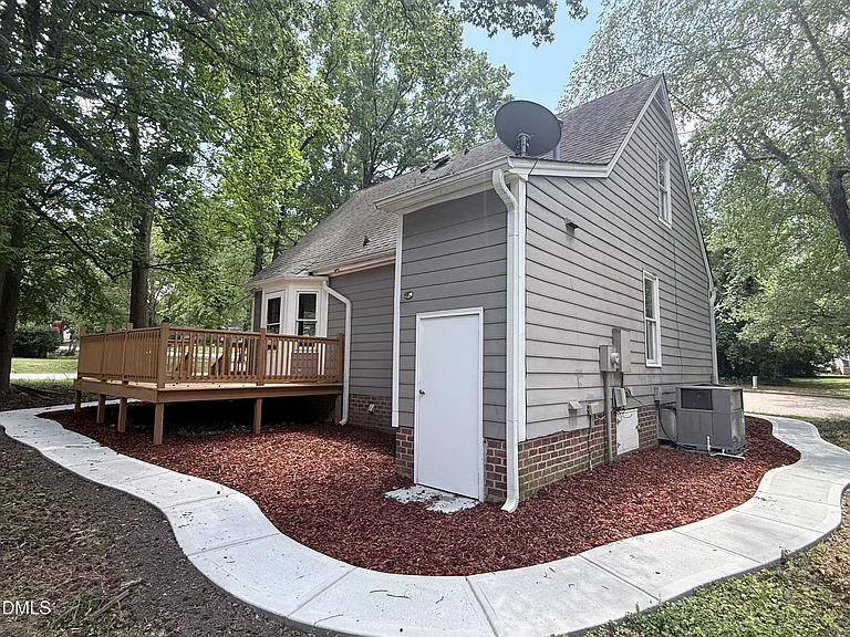 2900 Broadlands Dr — Photo 9