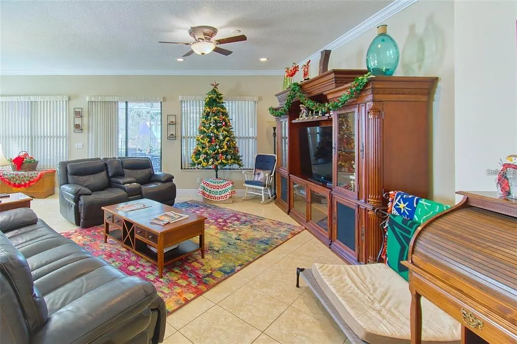 2 bed, 2.0 bath, 2101 sqft, $2,300 — Photo 3