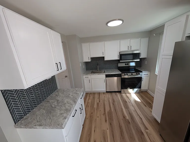 215 Parkwood Dr #MAIN — Photo 6
