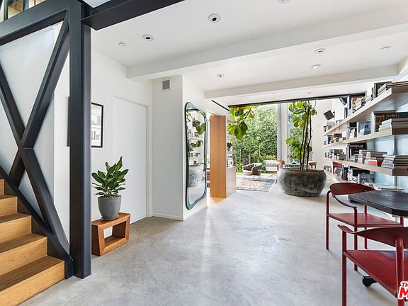 4th image of 2124 Narcissus Ct