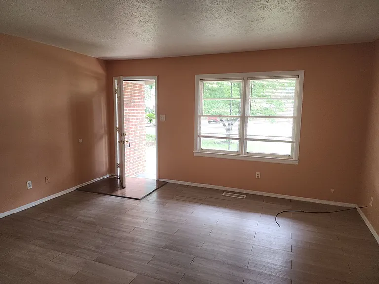 411 Vintage Rd — Photo 10