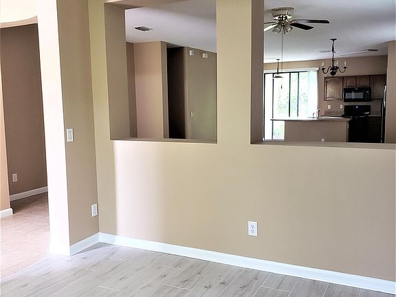 3rd image of 305 Breckenridge Cir SE