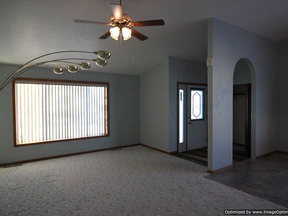3rd image of 536 6th Ave S