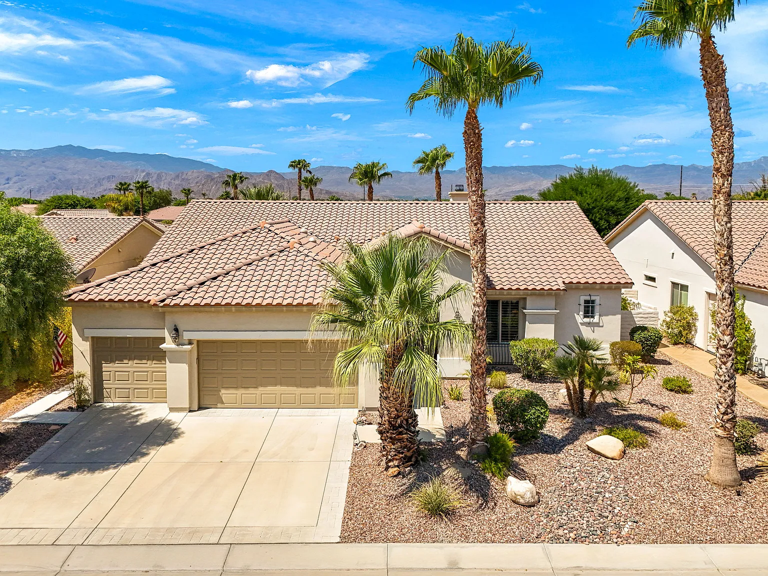 3 bed, 2376 sqft, $5,450 — Photo 4