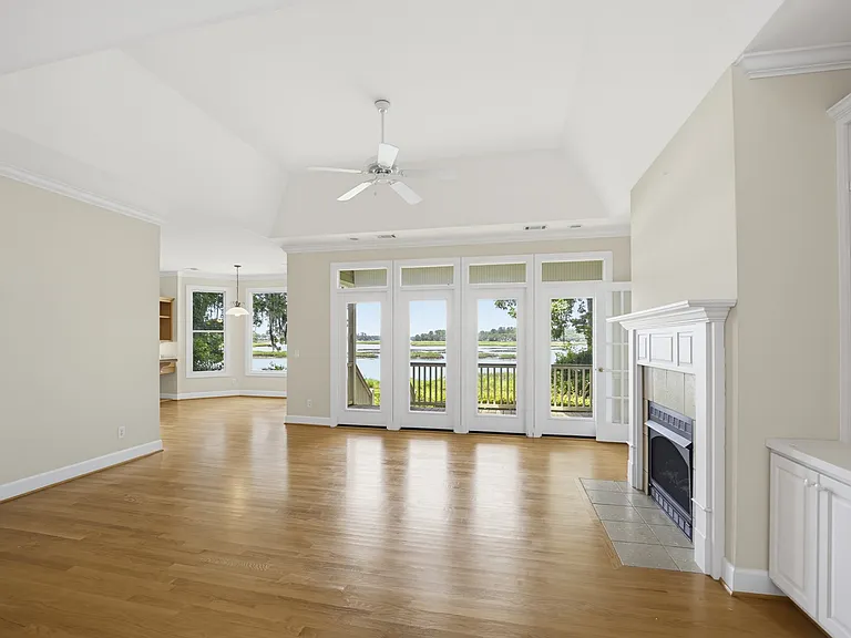 371 Cottage Farm Dr — Photo 5