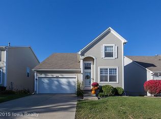 7829 Cottonwood Ln, West Des Moines, IA 50266