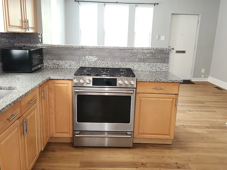 905 Kearny St NE — Photo 13
