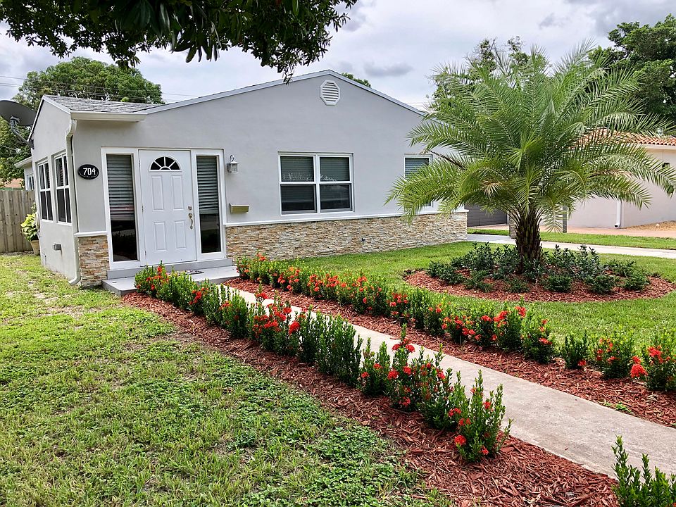 1st image of 704 SW 19th St