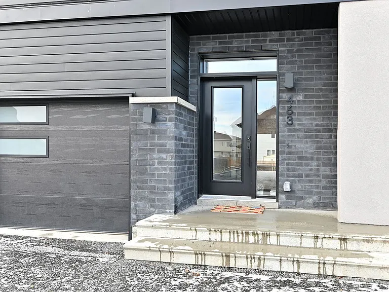 463 Denis St — Photo 2