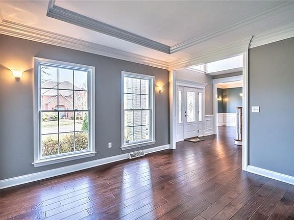 4th image of 303 Honeybee Dr