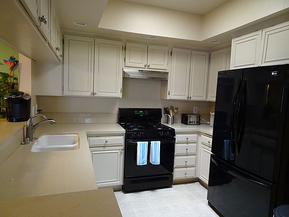 5th image of 1909 Pelham Ave Unit 119