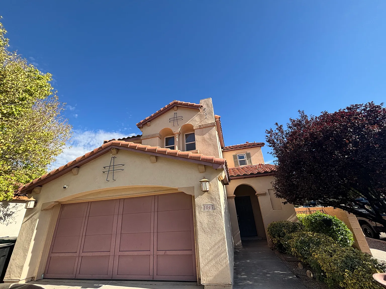 3 bed, 2.5 bath, 1938 sqft, $2,200 — Photo 1