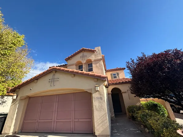 1047 Waterfall Dr NE, Rio Rancho, NM 87144