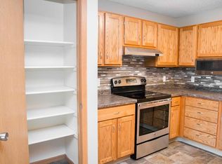 4325 N 1st St APT 374, Lincoln, NE 68521