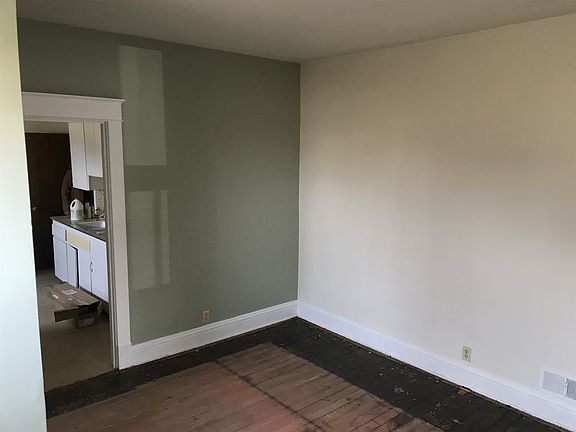 3rd image of 1814 W Western Ave