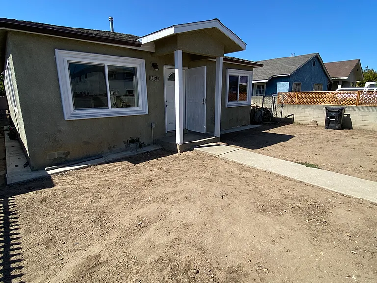 1030 E M St — Photo 4
