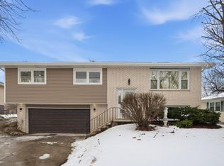 2417 Hickory Dr, Dyer, IN 46311