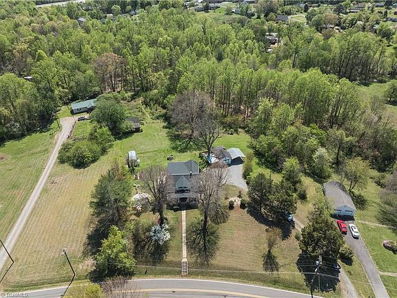 5th image of 498 Pleasant Hill Dr