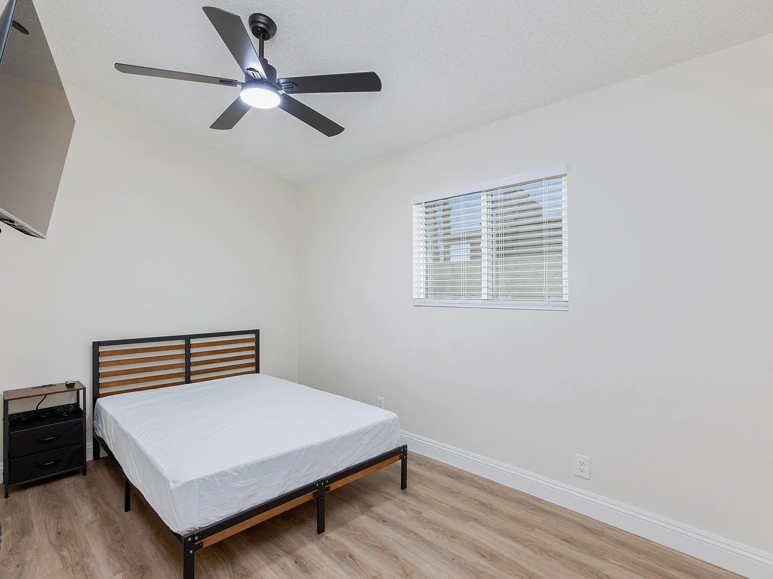 4 bed, 2.0 bath, 1738 sqft, $845 — Photo 2