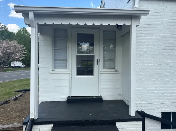 3726 Northampton Dr, Winston Salem, NC 27105