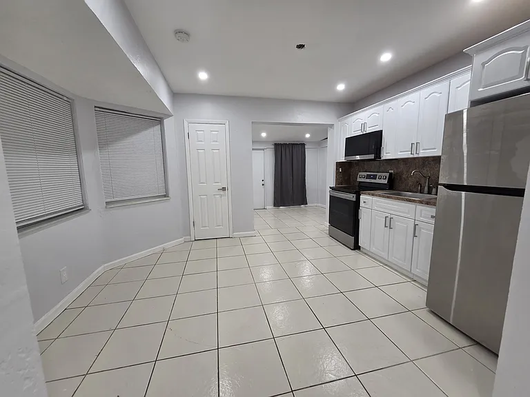2539 Fletcher Ct — Photo 3