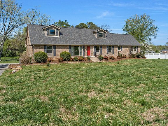 4th image of 215 Dolphus Dr