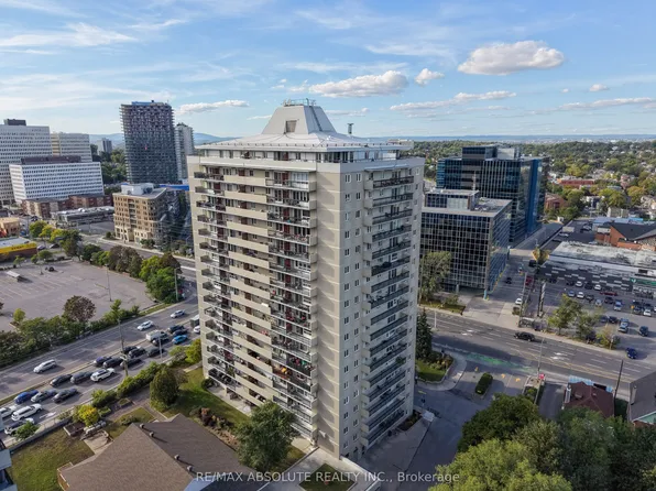 158 McArthur Ave #A-510, Ottawa, ON K1L 7E7