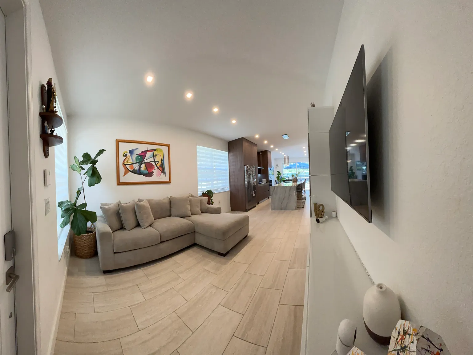 3 bed, 1324 sqft, $3,350 — Photo 2