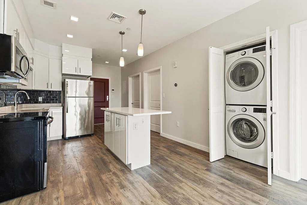 Building Photo - 99 Bishop Allen Dr #3