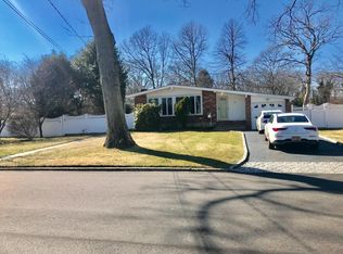 28 Tucker Dr, Bayport, NY 11705